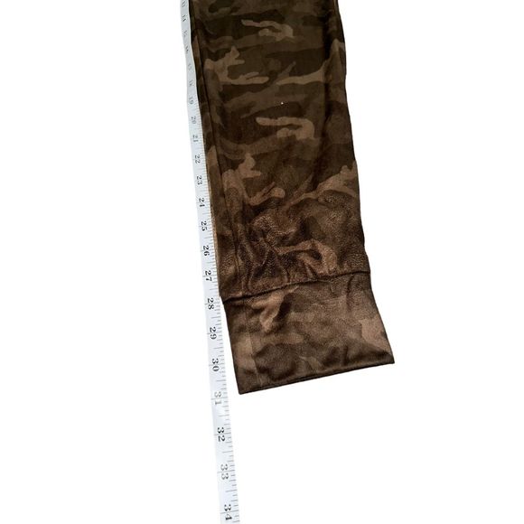 NWOT BCBGMaxazria Women’s Camouflage Joggers - Picture 8 of 8